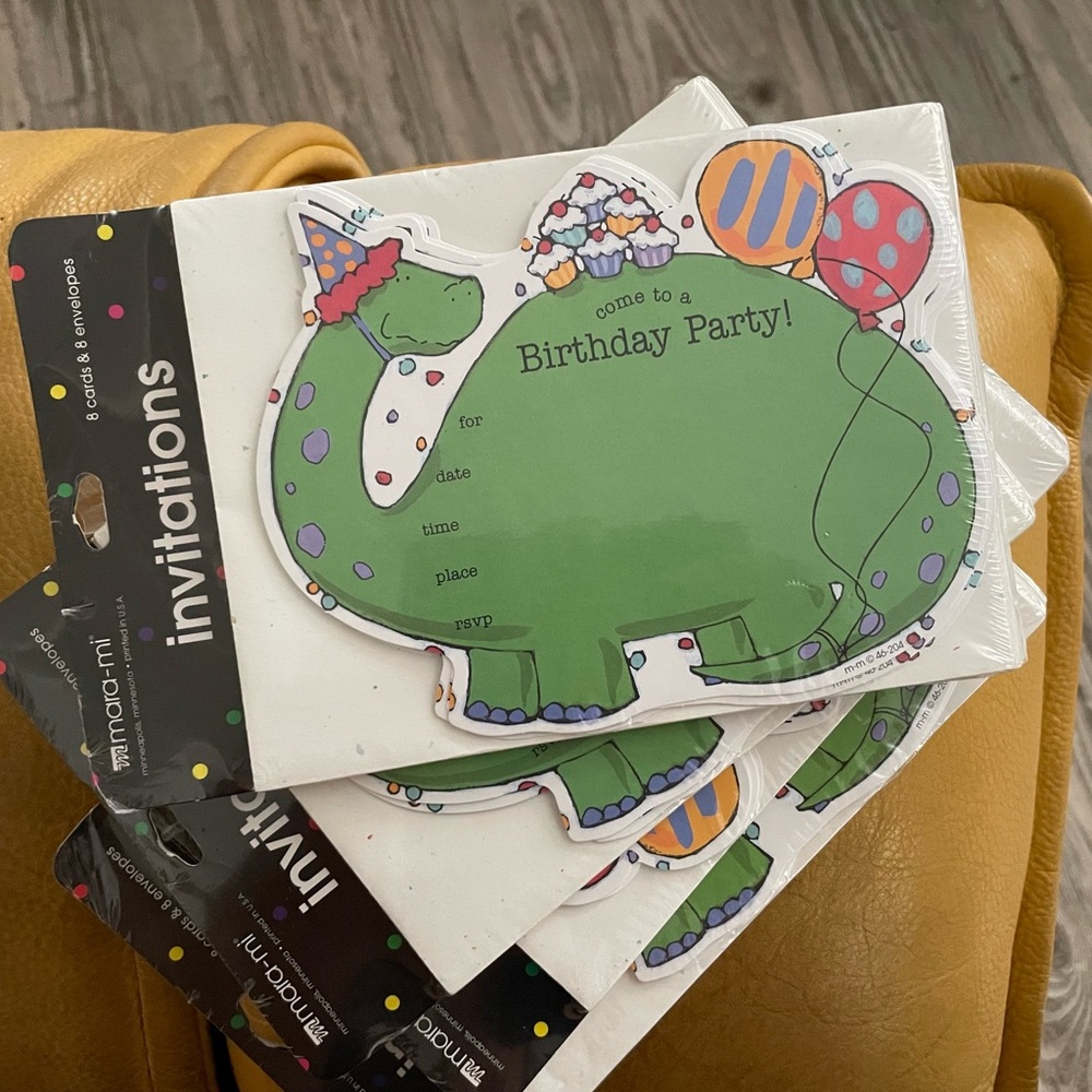 32 Dinosaur Birthday Celebration Invitations by Mara-Mo